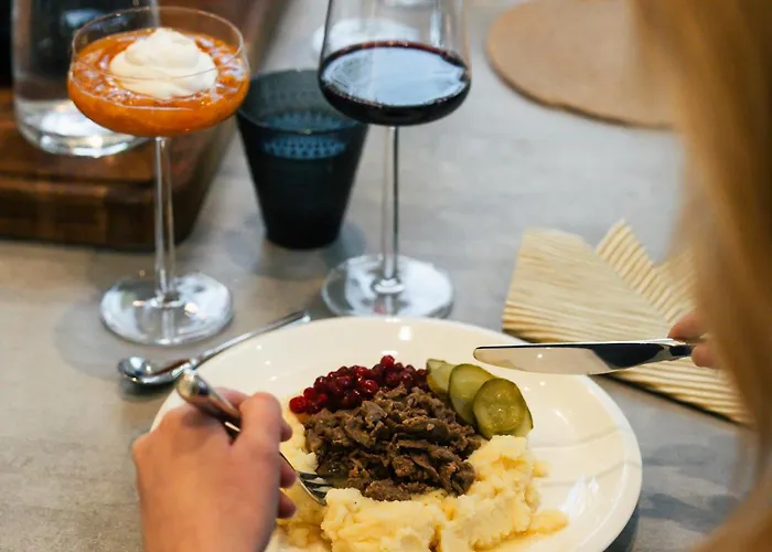 Polaris Blaekk Villa